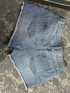 HOT DENIM SHORTS