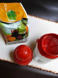 Kitchwish Plastic Hand Juicer Nano Fruit