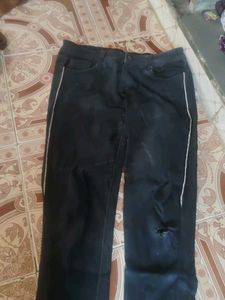Graphic Jeans