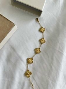 Elegant Gold Clover Bracelet