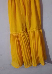 Baby Yellow Outfit 😻