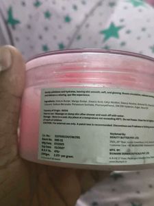 STRAWBERRY AND LYCHEES BODY SCRUB