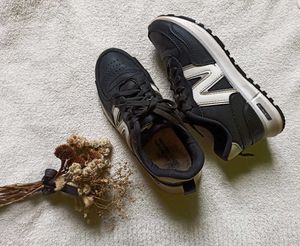 Black Sneaker.