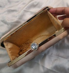 Clutch With Sling Chain And Handle