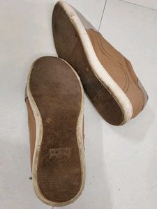 BOGO UK 10.5 Levi&#39;s Shoes with Free Mojari