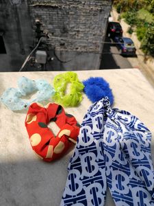 Set Of 4 Scrunchies
