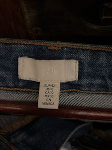 Blue skinny jeans woman