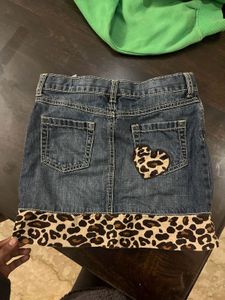 Denim skirt with leopard print