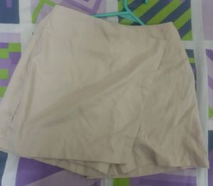 beige skorts