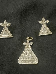AD pendent set