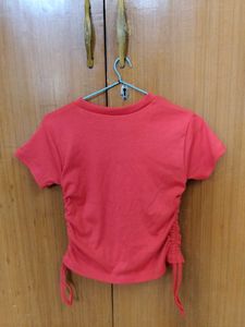 RIBBED RED T SHIRT WITH ROUCHED SIDES