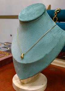 Teardrop Pendant Necklace