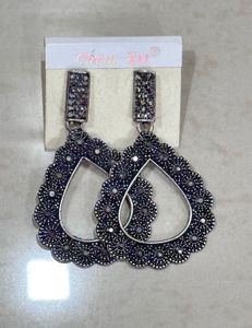 black paan-shaped earrings