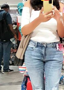 Chic White Ribbed Knit Top