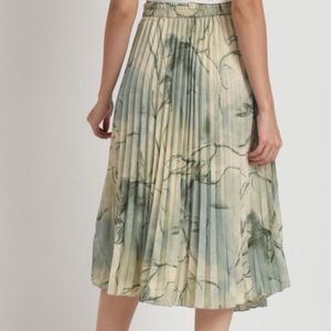 Floral Print Pleated Midi Skirt