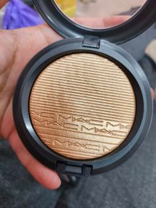 M.A.C Highlighter In Shade Oh, Darling