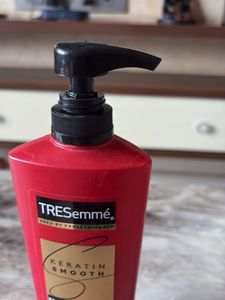 TRESemme Keratin Shampoo | Frizz Control | 580 mL
