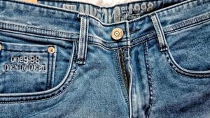 Men&#39;s Blue Jeans