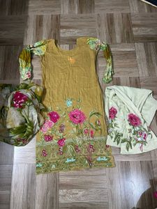 Floral Embroidered Salwar Kameez