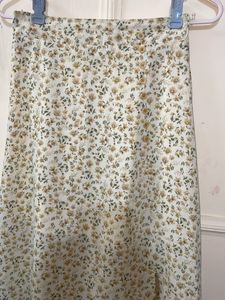 Floral Printed Skirt 💛size: M