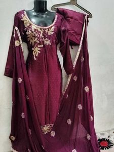 Golden Stone Embroidery work Kurta Set Size issue