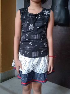 Girl&#39;s Top and Skirt Set