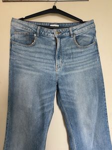 H&amp;M STRAIGHT FIT JEANS