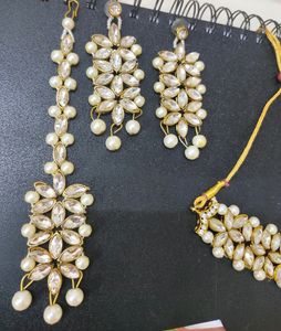 Pretty Jewellery Set - With Pearls