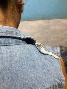 SLEEVE LESS SHORT DENIM JACKET