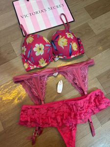 Victoria&#39;s Secret Lingerie Set