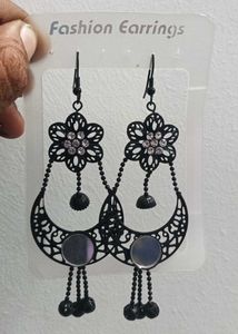 Fashionable Black Dangle Earrings