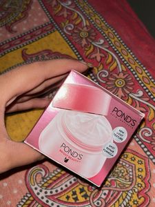 Pond&#39;s Bright Beauty Creme