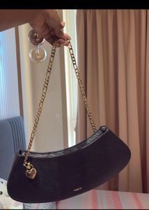 Thesto Classic Black Shoulder Bag
