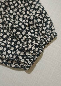 H&amp;M Black Daisy Print Top