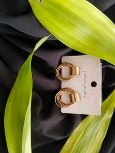Elegant Vintage-inspired Gold Hoop Earrings