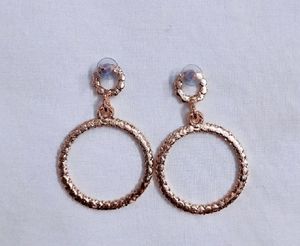 Girl&#39;s Round  Earring