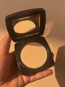 Elle 18 Lasting Glow Compact