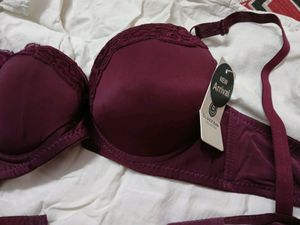 New Bra And Panty Set