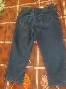 Dark Wash Capri Jeans