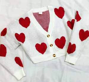 SALE ⁉️URBANIC HEART PRINT PINTERESTY CARDIGAN🌷🎀