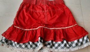 PEPPERMINT RED SKIRT 6-7 yr girls