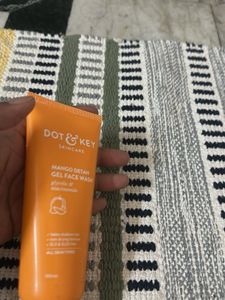 Dot &amp; Key Face Wash