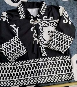 Patterned Black &amp; White Top
