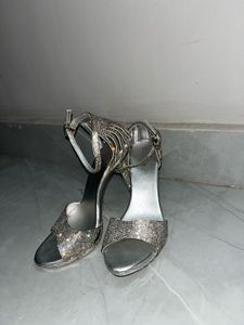 Sparkly Silver Heels🤍