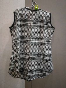 Patterned Sleeveless Top(size 44)