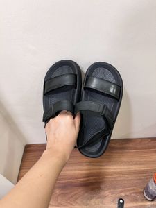BLACK KOREAN SANDALS