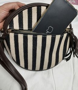 🆕 Girls sling bag👜.           women, beauty, forever 21, Shein, biba, handbags, bags, Zara, party wear, sling bag, Accessories,