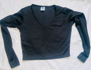 Women&#39;s Black V Neck Crop TopLong Sleeve