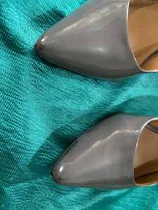 Uniquest Pointed Toe Pump