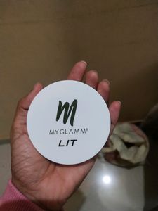 Myglamm LIT Radiant matte Compact